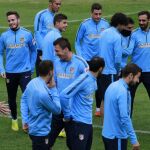 Los jugadores del Atlético de Madrid, durante la jornada de entrenamiento antes de enfrentarse a la Real