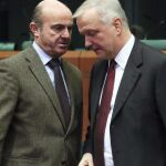 El ministro de Economía, Luis De Guindos junto al comisario Olli Rehn