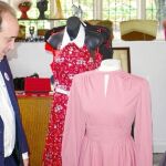El «tory» Brook Newmark, en la imagen, en un mercadillo de Essex, dimitió el sábado como secretario de Estado para la Sociedad Civil