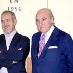 El alcalde de Borobia, Miguel Modrego; el empresario Emiliano Revilla; el director del proyecto, José Antonio Yeregui; y el presidente de la Centro Soriana en Zaragoza, Fernando García Terrell, presentan la mina de Borobia