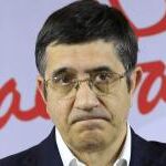 El secretario general del PSE, Patxi López, durante la rueda de prensa que ha ofrecido hoy en la que ha anunciado la convocatoria de un congreso extraordinario de los socialistas vascos