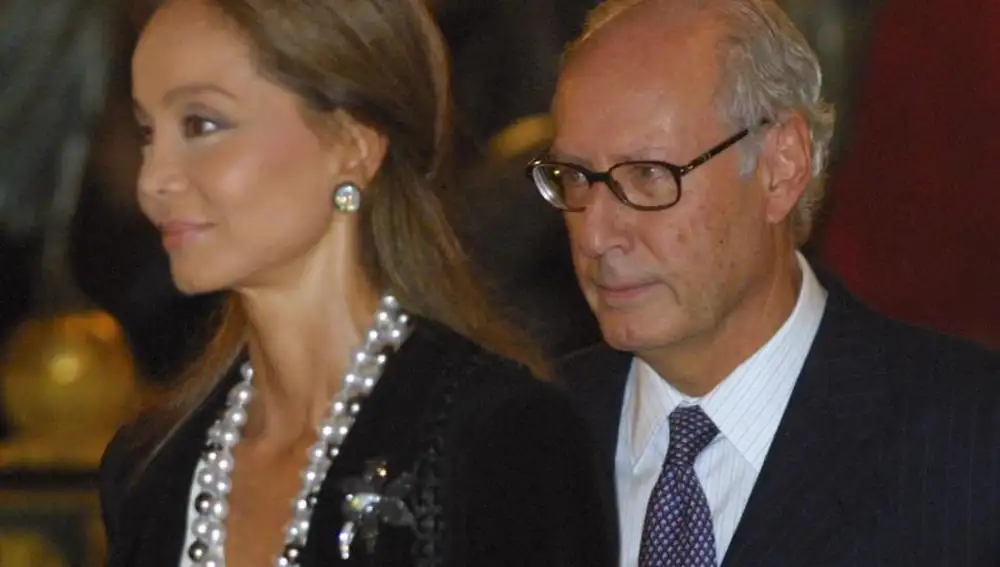 Miguel Boyer y su mujer, Isabel Preysler, en una imagen de archivo