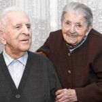 El matrimonio de centenarios, Tasio y Natividad, en su casa de Soria