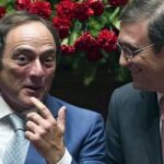 El primer ministro luso, Pedro Passos Coelho (d), y el viceprimer ministro del Gobierno, Paulo Portas