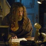 Matthew Fox, con barba y melena, caracterizado como su personaje