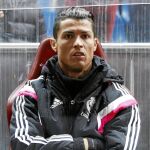 Ronaldo, en el banquillo, durante la primera mitad.