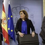 Cristóbal Montoro, Soraya Sáenz de Santamaría y Isabel García Tejerina, al inicio de la rueda de prensa que han ofrecido hoy tras el Consejo de Ministros.