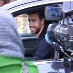 Piqué a su salida de la clínica Teknon donde ha comentado que tanto su compañera, la cantante Shakira, como Milan, el primer hijo de la pareja, que nació anoche, se encuentran "muy bien"