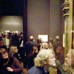 SÓLO PARA TUS OJOS. Visitantes frente a «La Virgen de las rocas» de Da Vinci, que tiene una versión en el Louvre