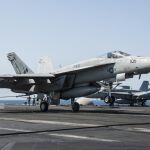 Un caza F/A-18E Super Hornet, en el portaaviones George H.W. Bush (CVN 77)