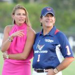 Víctor Vargas, junto a la diseñadora de joyas María Beatriz Hernández.