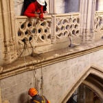Instalación de fisurómetros en la catedral de Palencia