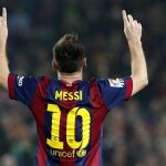 Messi celebra su gol, con el que se convierte en el máximo goleador de la historia de la Liga