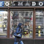 El alcalde Trias asegura que su gobierno está ultimando una normativa para proteger a los comercios históricos como, en la foto, el emblemático colmado Quílez