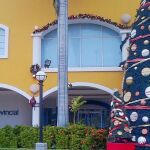 Lugar en el que fue visto el terrorista etarra, en un centro comercial de Lechería, cuando pasaba junto al cajero de un banco
