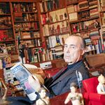 Luis Alberto de Cuenca: «La poesía y el rock son novios eternos»