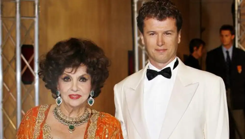 Gina Lollobrigida y Javier Rigau, en 2006 en la gala de la Cruz Roja en Mónaco