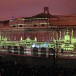 Dos momentos del «mapping», que ayer se proyectó en Sevilla