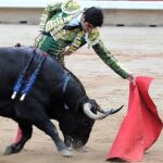 Natural del torero extremeño al quinto "Jandilla"de la tarde