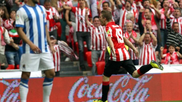El delantero del Athletic de Bilbao Iker Muniain celebra la consecuci&oacute;n del primer gol de su equipo ante la Real Sociedad