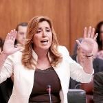 La presidenta de la Junta de Andalucía, Susana Díaz, durante su intervención ayer en el Pleno del Parlamento