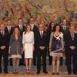 Fotografía de grupo de Su Alteza Real la Princesa de Asturias con el Comité Organizador del Campeonato del Mundo de Patinaje Artístico sobre Ruedas 2014