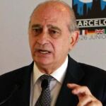 El ministro del Interior durante la rueda de prensa que ofreció para valorar la reunión del G6 celebrada en Barcelona.
