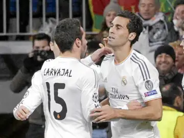 Carvajal y Arbeloa, en uno de los pocos partidos que han jugado juntos Carvajal y Arbeloa, en uno de los pocos partidos que han jugado juntos