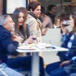 La modelo disfrutó de unos vinos con amigos en la capital hispalense