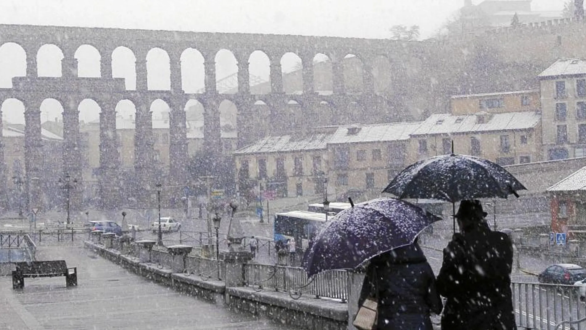 Lluvia y nieve en el Acueducto de Segovia