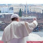 Francisco impartió la bendición «Urbi et Orbi» desde al balcón de la Logia central de la basílica de San Pedro