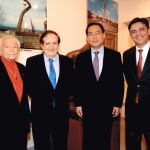 Pie de foto: Santiago de Santiago; Juan José Lucas Giménez, El embajador de la República Popular de China en España Lyu Fan y Manrique Rodríguez, director general del hotel InterContinental Madrid.