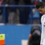 El delantero portugués del Real Madrid, Cristiano Ronaldo, muestra su decepción durante el partido frente al Atlético