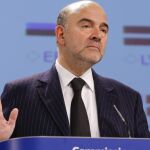 El comisario europeo de Economía y Finanzas, Pierre Moscovici, comparece en rueda de prensa en la sede de la Comisión Europea en Bruselas (Bélgica).