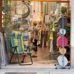 La mayoría de pequeños comercios del centro creen que no les compensa abrir en domingos y festivos