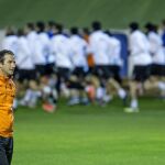 El nuevo técnico del Valencia, Juan Antonio Pizzi, dirigie hoy su primer entrenamiento como nuevo responsable de la plantilla valencianista, que ha coincidido con la primera sesión de trabajo del equipo