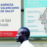 Aunque no sean asegurados, tendrán atención de urgencias y asistencia al embarazo
