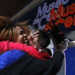 Euforia a las puertas del Museo de Cera de Madrid donde cayó el primer premio
