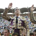El Cordobés, a hombros junto a Abellán y El Fandi, en el día del cumpleaños del primero de ellos