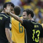 Juan Mata celebra un gol con la selección