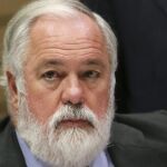 El ministro español de Agricultura, Alimentación y Medio Ambiente, Miguel Arias Cañete, asiste al segundo día del Consejo de Ministros de Agricultura y Pesca de la Unión Europea (UE) celebrado en la sede de la UE, en Bruselas (Bélgica) hoy, martes 17 de diciembre de 2013.
