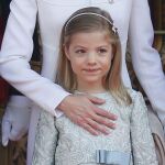 Los niños son inquietos y para corregir este aspecto, la Reina contenía a sus hijas con la mano abierta