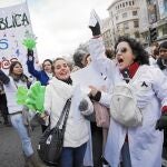 Afem y la Plataforma Asamblearia de Trabajadores y Usuarios de la Salud han convocado hoy una nueva marcha bajo el lema «La lucha sigue. Sí se puede»