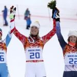 De izquierda a derecha, la austriaca Nicole Hosp, plata; la alemana Maria Hoefl-Riesch, y la norteamericana Julia Mancuso, bronce