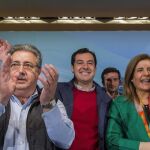 La ministra de Empleo, Fátima Báñez, el presidente del Partido Popular andaluz, Juanma Moreno y el alcalde de Sevilla, Juan Ignacio Zoido en un acto sobre políticas de empleo celebrado en un hotel de Sevilla