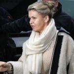 Corinna, la mujer de Schumacher, llega al hospital
