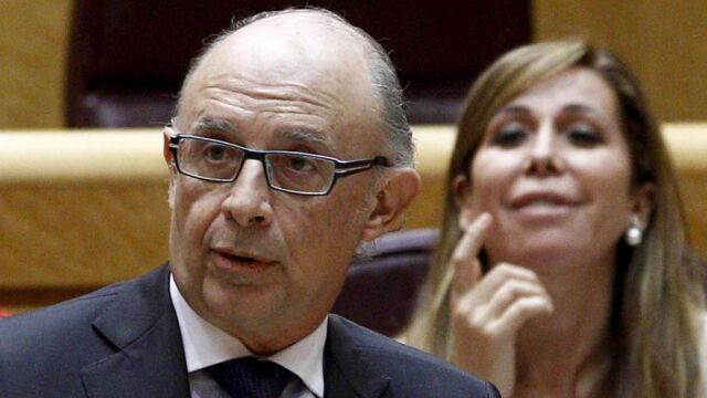 El ministro de Hacienda y Administraciones Públicas, Cristóbal Montoro, durante su intervención en la sesión de control celebrada esta tarde en el pleno del Senado.