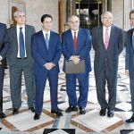 El grupo Veremonte, controlado por Enrique Bañuelos (en el centro de la imagen) ha mantenido varias reuniones con el Govern. Arriba, los terrenos de Salou.