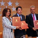 Un momento de la firma del acuerdo