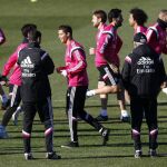 La plantilla del Real Madrid debe recuperar mañana la senda de la victoria